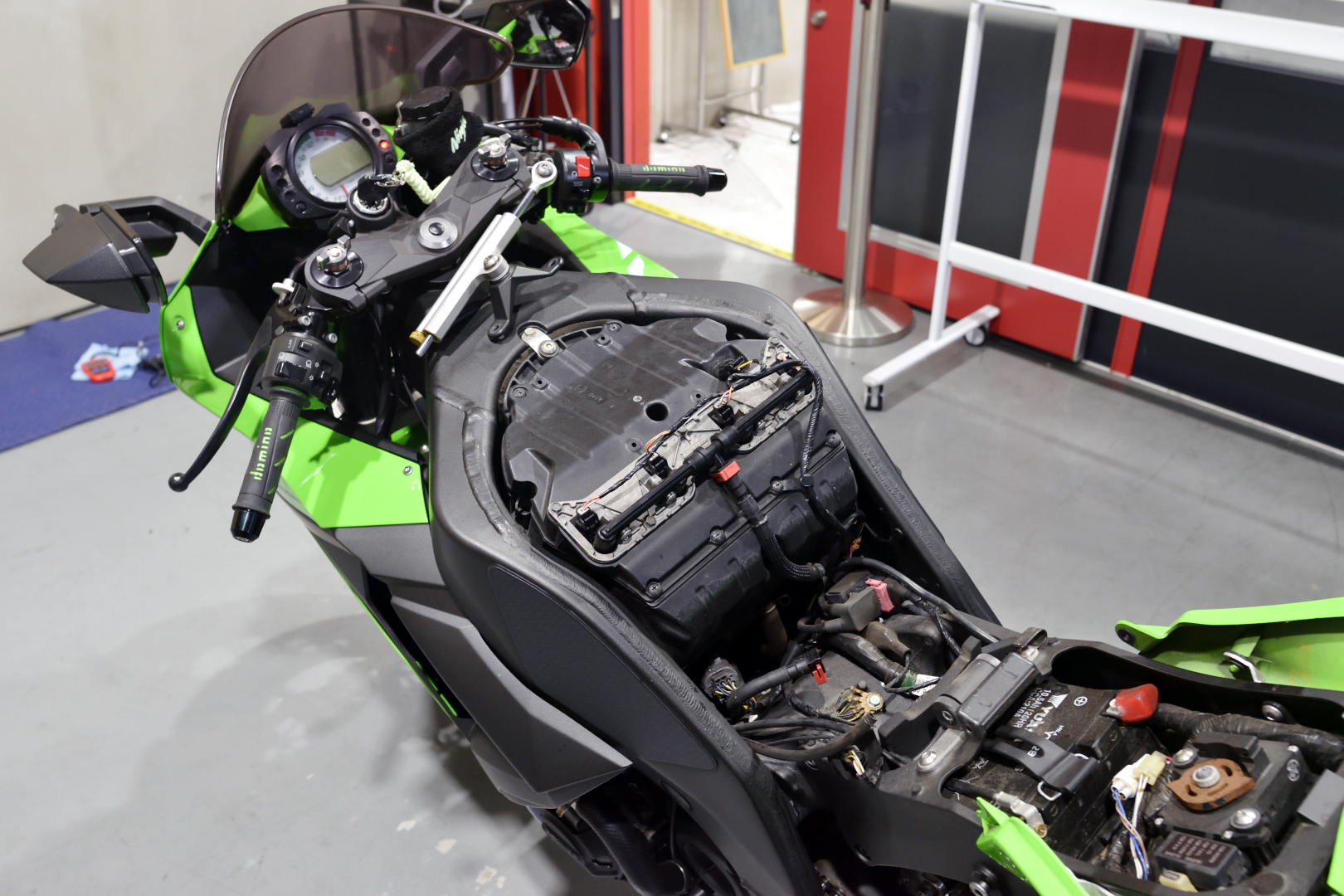 [No.10] KAWASAKI ZX-10R 2008-2010 Translogic製クイックシフター 取付