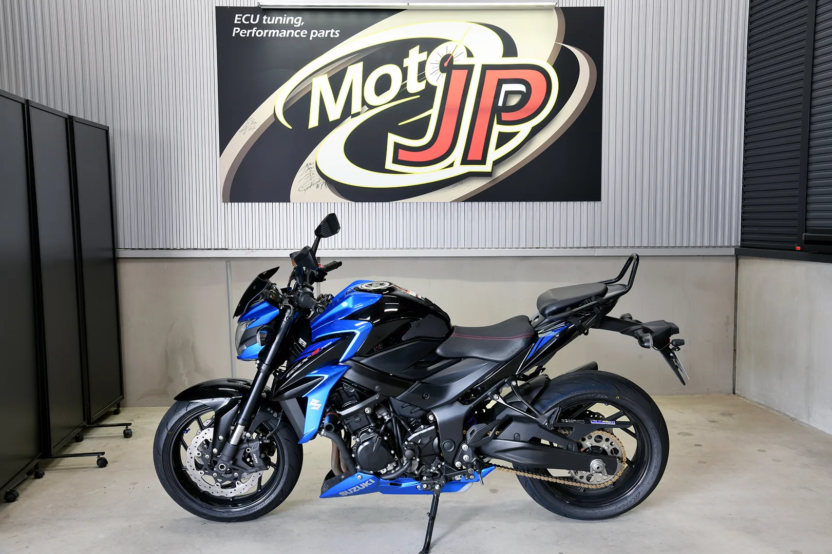 SUZUKI GSX-S750