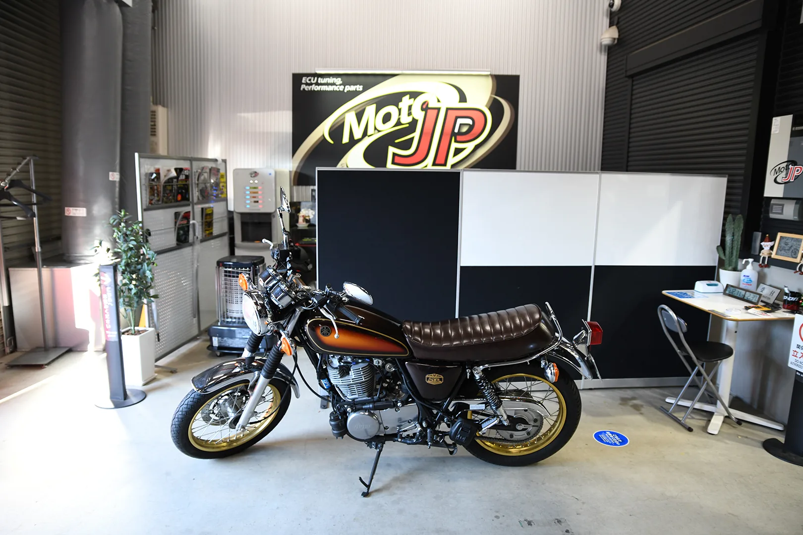 YAMAHA SR400