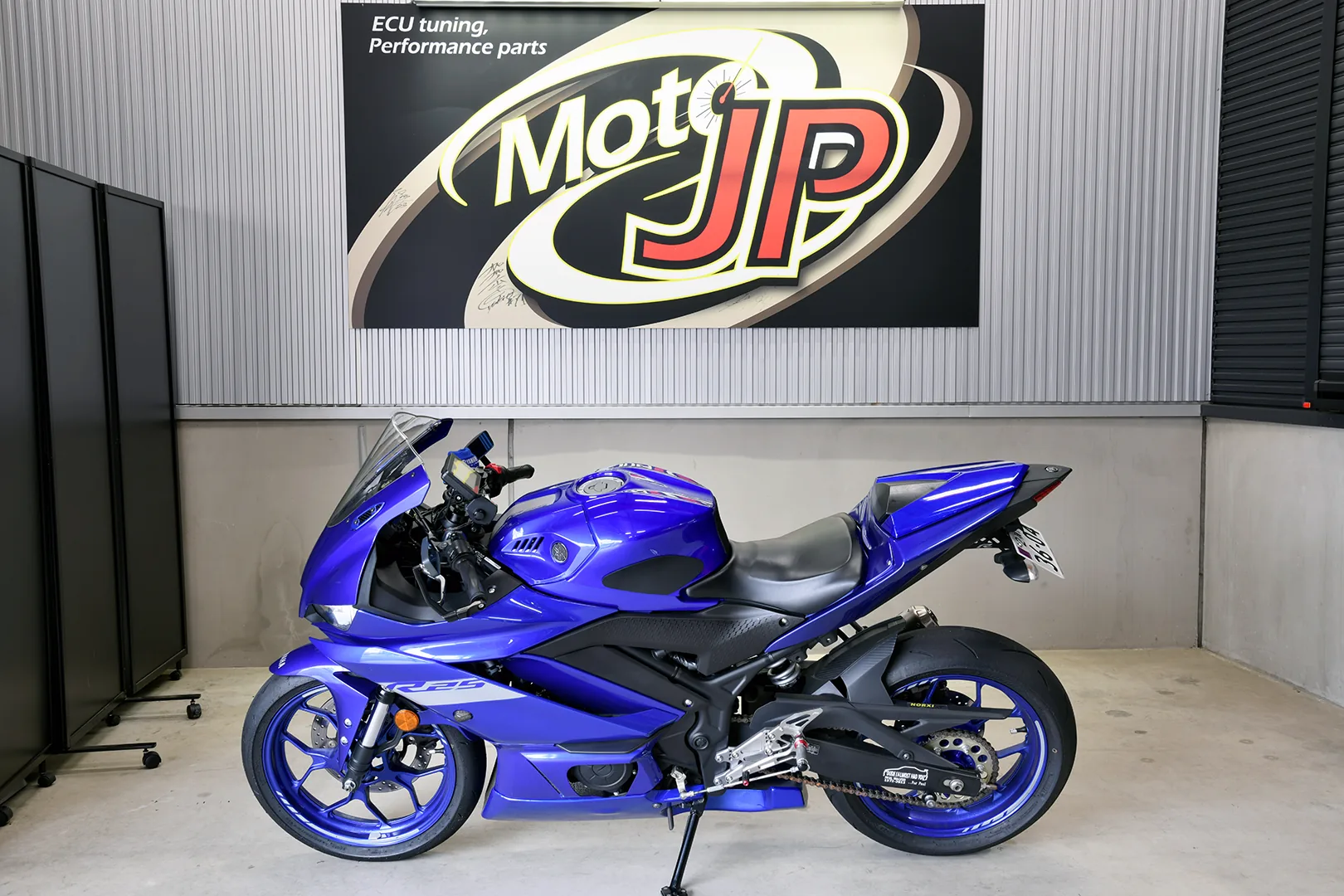 YAMAHA YZF-R25
